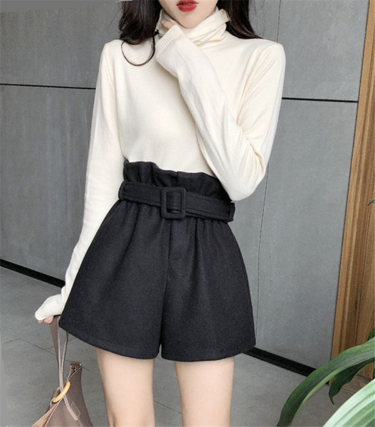 Női téli rövidnadrág magas derékkal és övvel