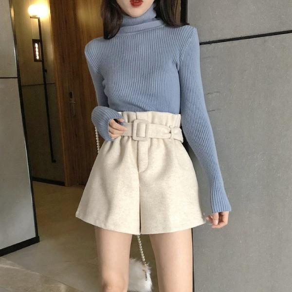 Női téli rövidnadrág magas derékkal és övvel