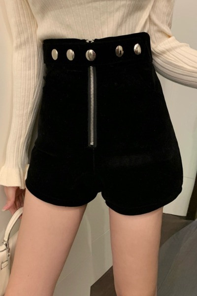 Модерни дамски есенно-зимни къси панталони с висока талия и цип в черен цвят 