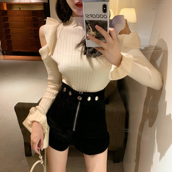 Модерни дамски есенно-зимни къси панталони с висока талия и цип в черен цвят 