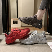 Modern női tornacipő kövekkel és fűzőkkel