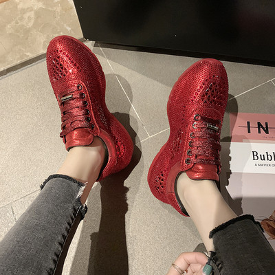 Modern női tornacipő kövekkel és fűzőkkel