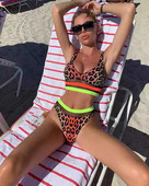 Бански костюм от две части с горнище тип бюстие и леопардов десен