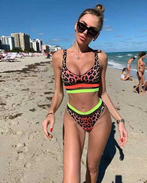 Бански костюм от две части с горнище тип бюстие и леопардов десен