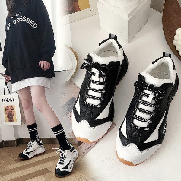 Alkalmi női tornacipő fűzővel