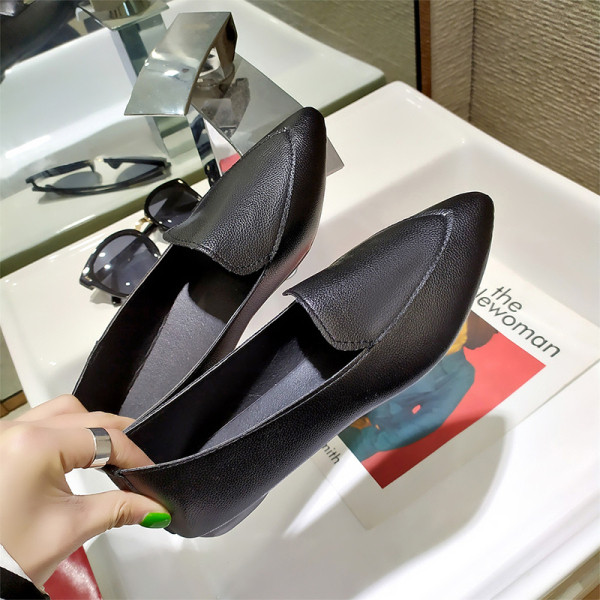 Női cipő alacsony talppal hegyes modell öko bőrből