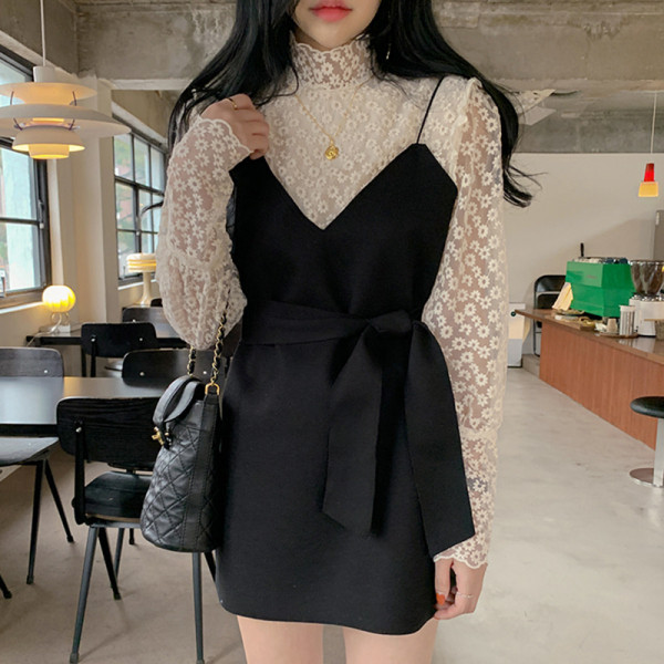 UUS Moodne naiste kleit spitsikaelusega ja õhukeste rihmadega