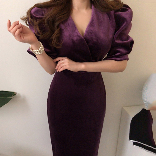 Стилна дамска рокля от кадифе с шпиц деколте и буфан ръкав -дълъг модел 