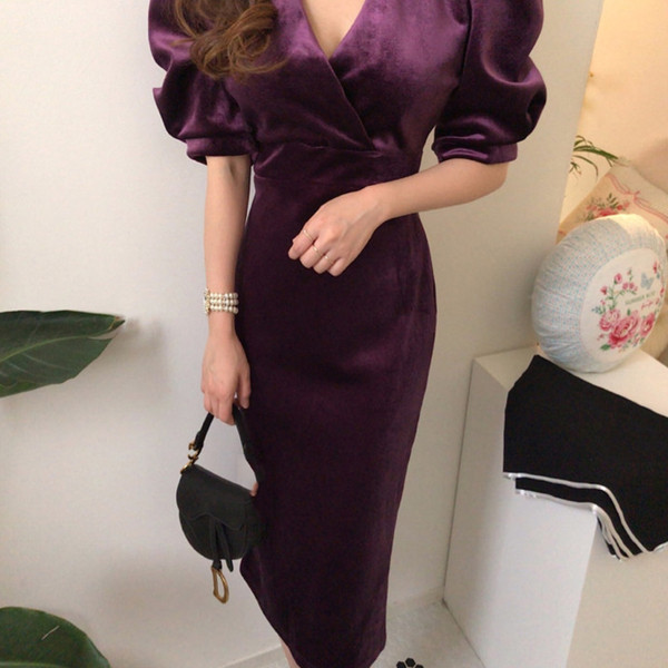 Стилна дамска рокля от кадифе с шпиц деколте и буфан ръкав -дълъг модел 