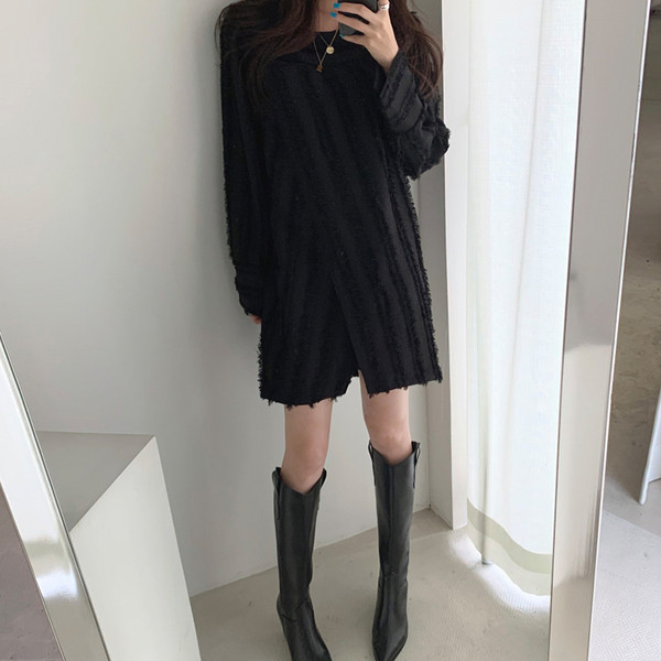 Stiilne naiste kleit - vaba mudel, mille varrukatel on lõhikud