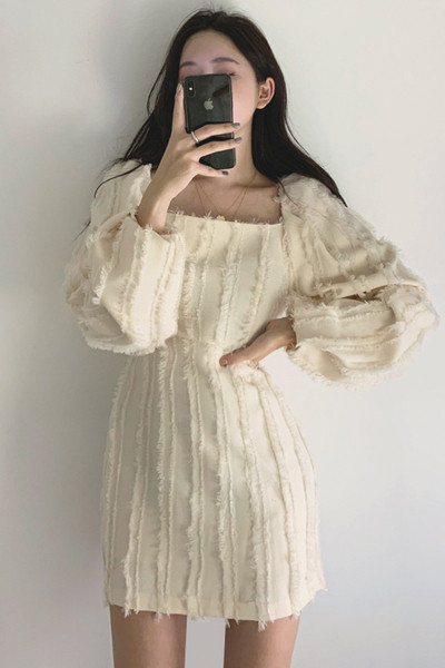 Актуална дамска рокля с квадратно деколте и дълъг ръкав 