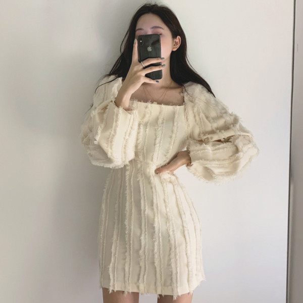 Актуална дамска рокля с квадратно деколте и дълъг ръкав 