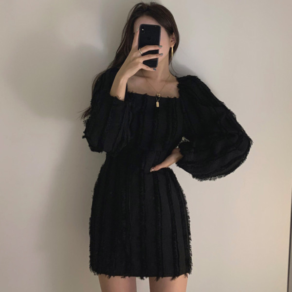 Актуална дамска рокля с квадратно деколте и дълъг ръкав 