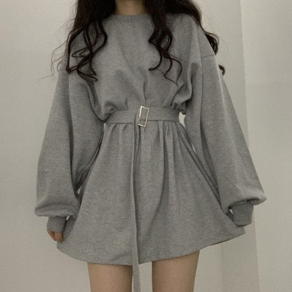 Ежедневна дамска рокля с дълъг ръкав и колан на талията с обло деколте 