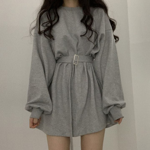 Ежедневна дамска рокля с дълъг ръкав и колан на талията с обло деколте 