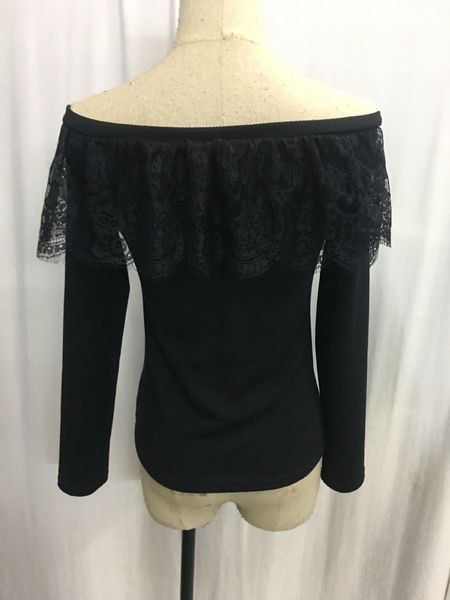 Moodne naiste lühike pluus pitsi ja paljaste õlgadega