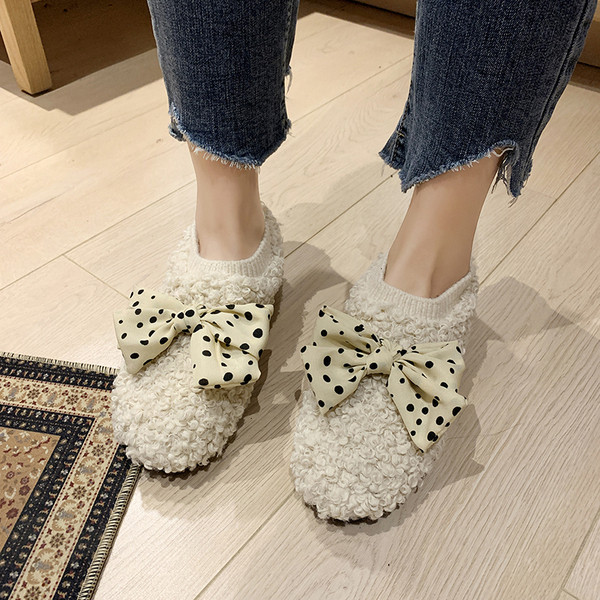 Moodsad täpilise paelaga naiste vabaajakingad