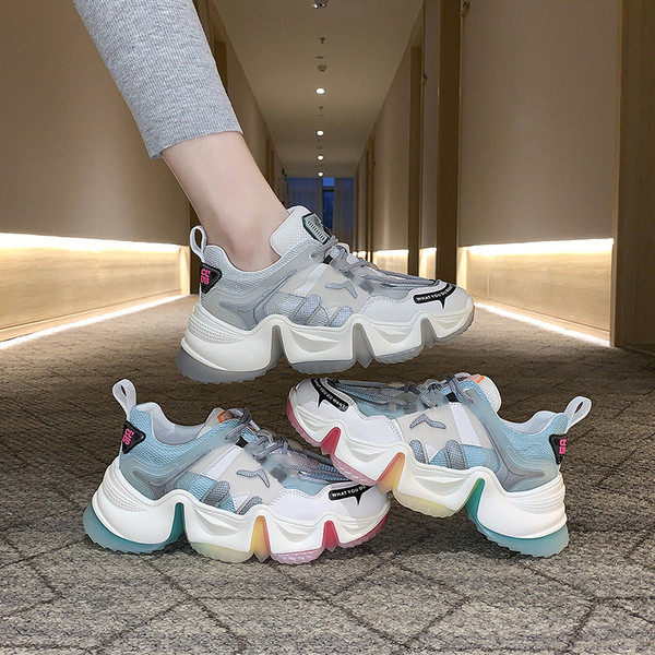 Moodsad naiste tossud kõrge kareda tallaga