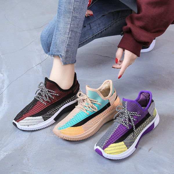 Mitmevärvilised naiste võrktossud