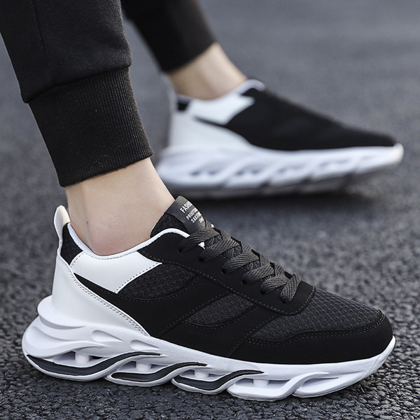 Novi model tekstilnih muških tenisica sa grubim đonom