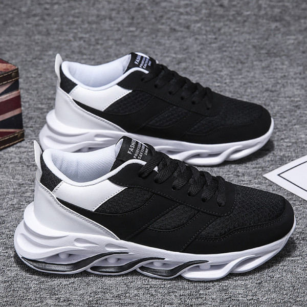 Novi model tekstilnih muških tenisica sa grubim đonom