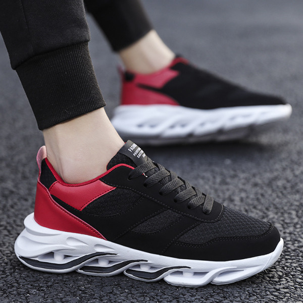 Novi model tekstilnih muških tenisica sa grubim đonom