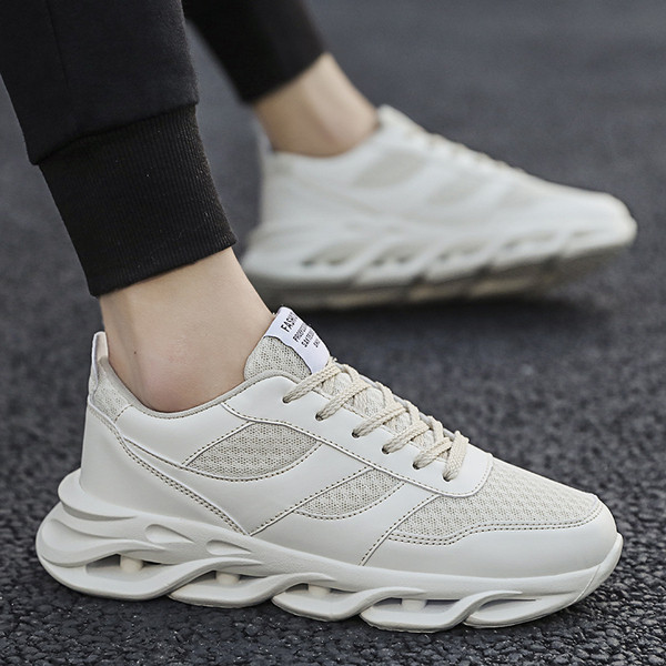 Novi model tekstilnih muških tenisica sa grubim đonom