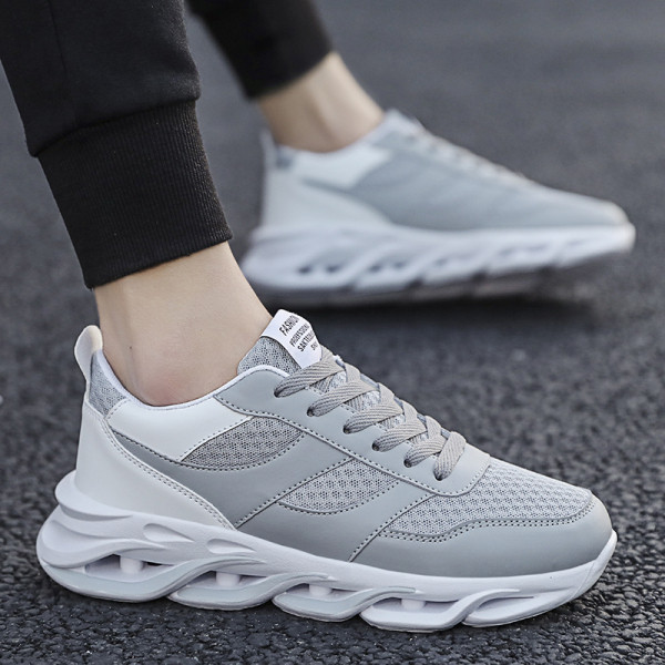 Novi model tekstilnih muških tenisica sa grubim đonom