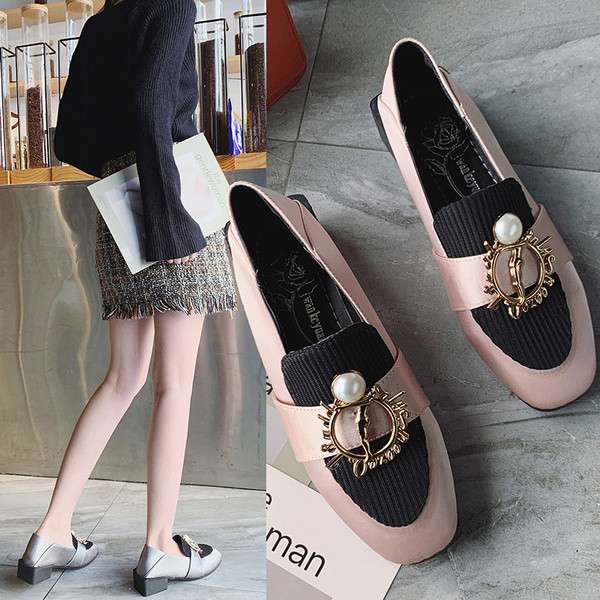 Γυναικεία καθημερινά μοντέρνα παπούτσια με μεταλλικό στοιχείο