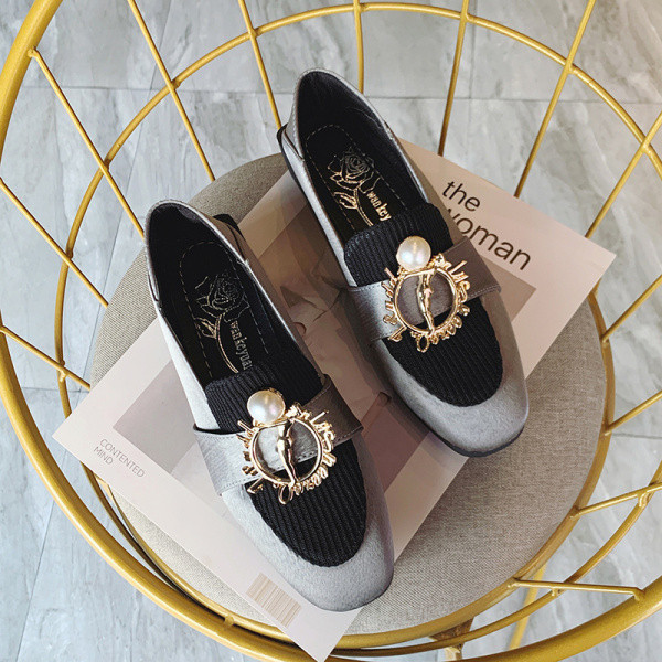 Γυναικεία καθημερινά μοντέρνα παπούτσια με μεταλλικό στοιχείο