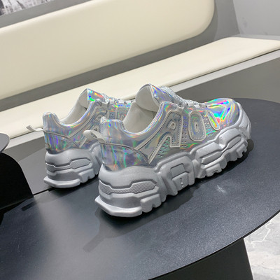 Модерни дамски лачени маратонки с холограмен ефект