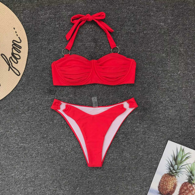 Червен бански костюм от две части с метални халки