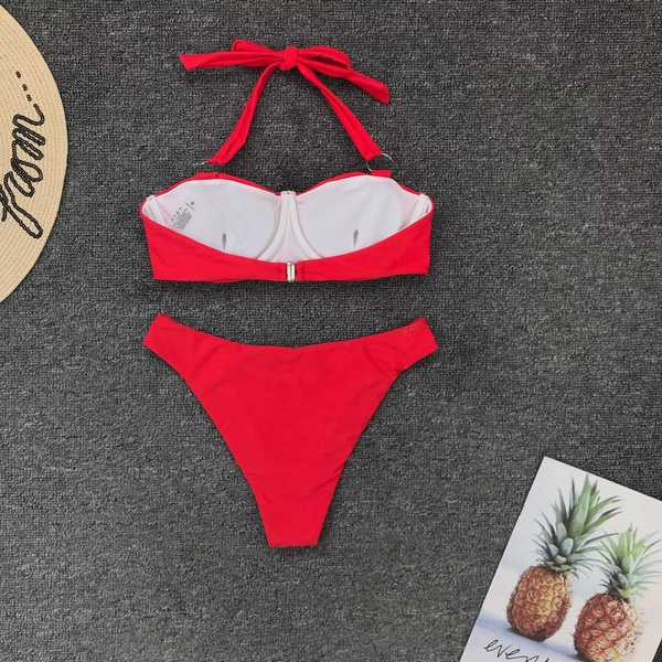 Червен бански костюм от две части с метални халки