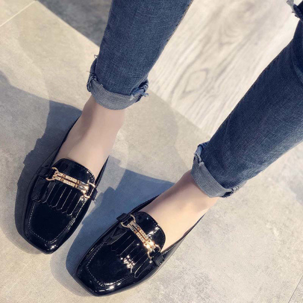 Uus mudel igapäevaste nahast susside metalldekooriga