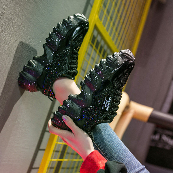 Moodsad kareda tallaga ökonahast naiste tossud