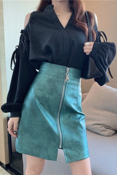 Aktuális női bőrszoknya elöl cipzárral, magas derékkal