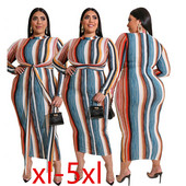 Moodne naiste triibuline kleit ovaalse kaelusega ja pikkade varrukatega