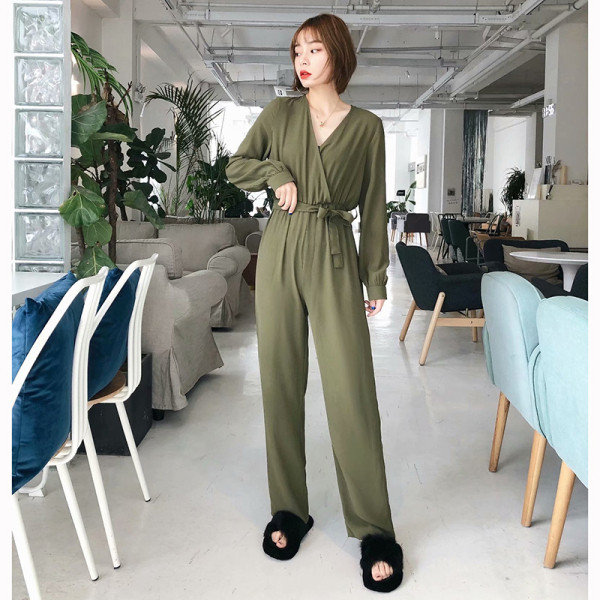 Modern lezser kombiné hosszú ujjú, derékkötővel