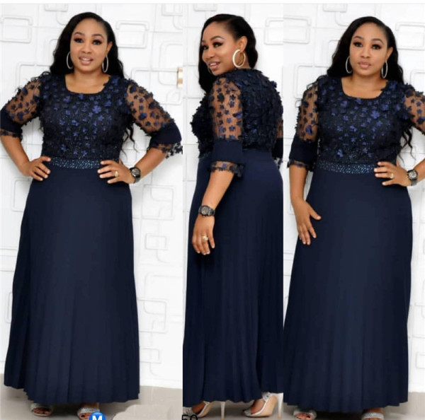 Елегантна дамска рокля с 3/4 тюлени ръкави и плисирана долна част