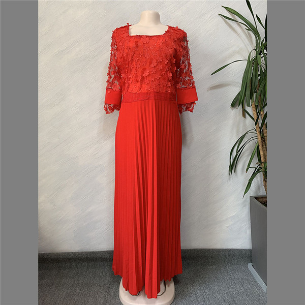 Елегантна дамска рокля с 3/4 тюлени ръкави и плисирана долна част