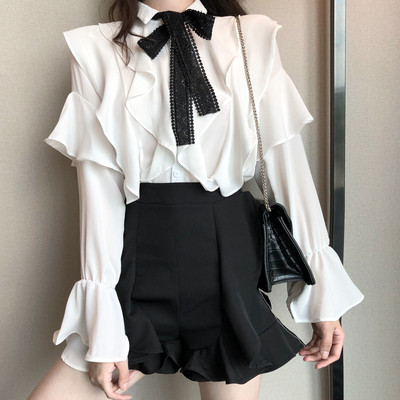 Дамска модерна риза с лотос ръкав и панделка на яката в бял цвят 