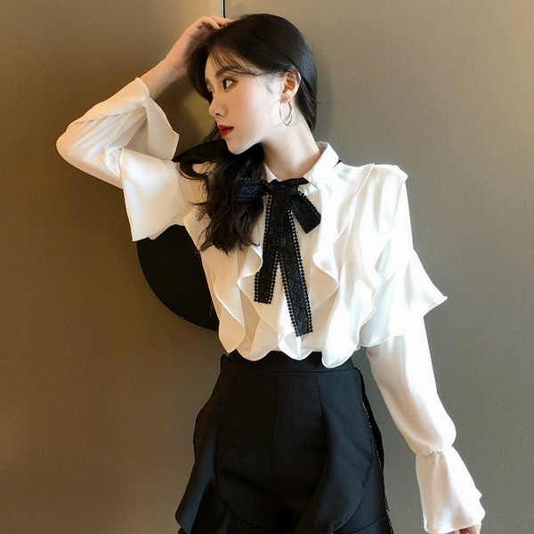 Ženska moderna košulja s lotos rukavima i trakom na kragni u bijeloj boji