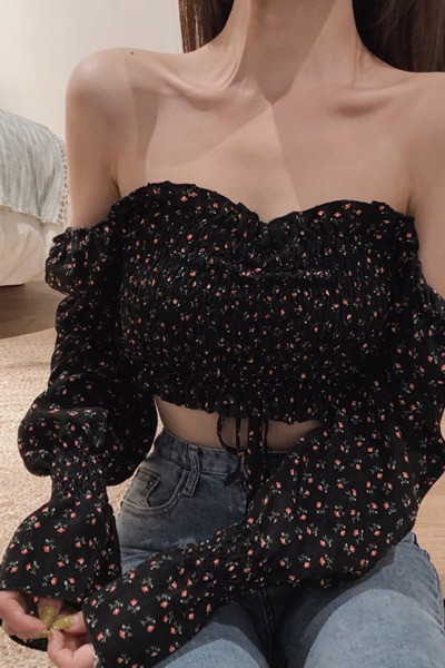 Modern női blúz rövid modell lótusz ujjú virágmintával