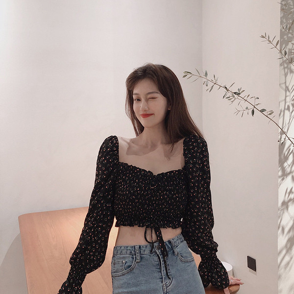 Modern női blúz rövid modell lótusz ujjú virágmintával