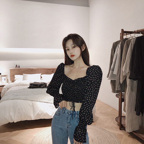 Modern női blúz rövid modell lótusz ujjú virágmintával