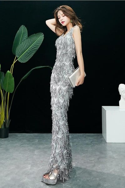 Елегантна вталена дълга дамска рокля с ресни и пайети