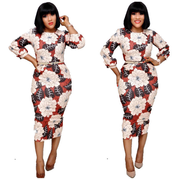 Moodne naiste kleit vöö, ovaalse kaelusega ja lillemustriga