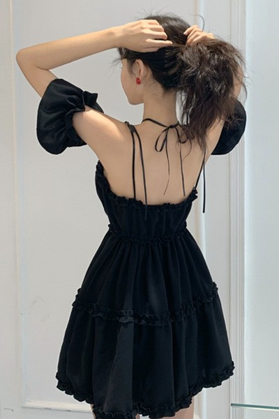 Stiilne allakäinud varrukatega naiste kleit - must lõikega mudel