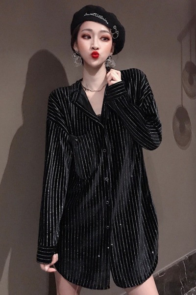 Ženska prugasta košulja dugi model sa klasičnim ovratnikom u crnoj boji