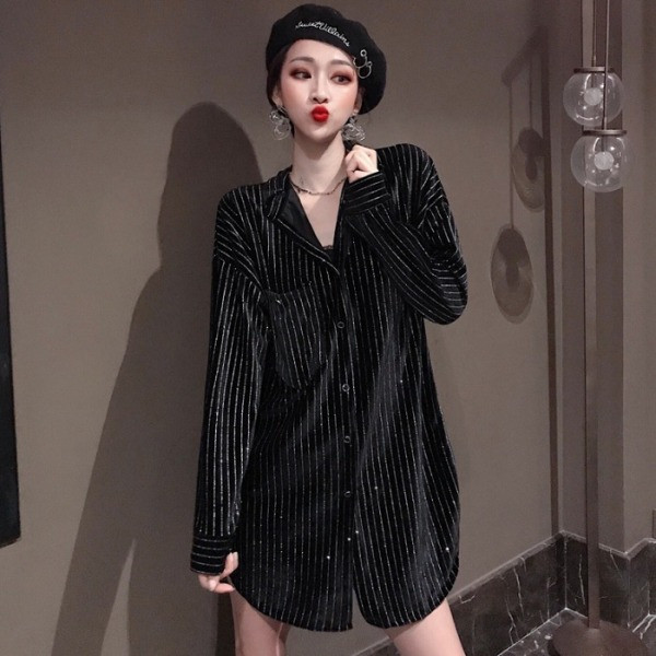 Ženska prugasta košulja dugi model sa klasičnim ovratnikom u crnoj boji